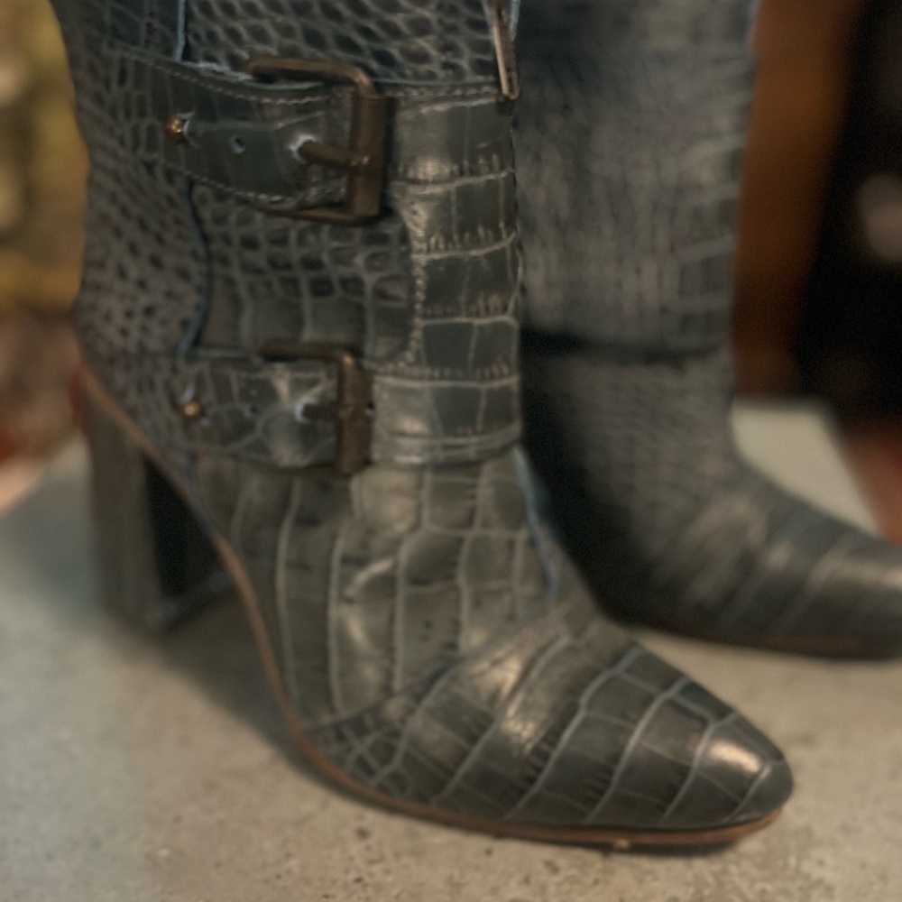Freebird teal Crocodile-Patterned Heeled Boots